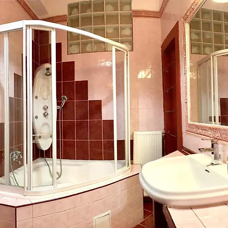 Basilica Rose Apartamento Budapeste